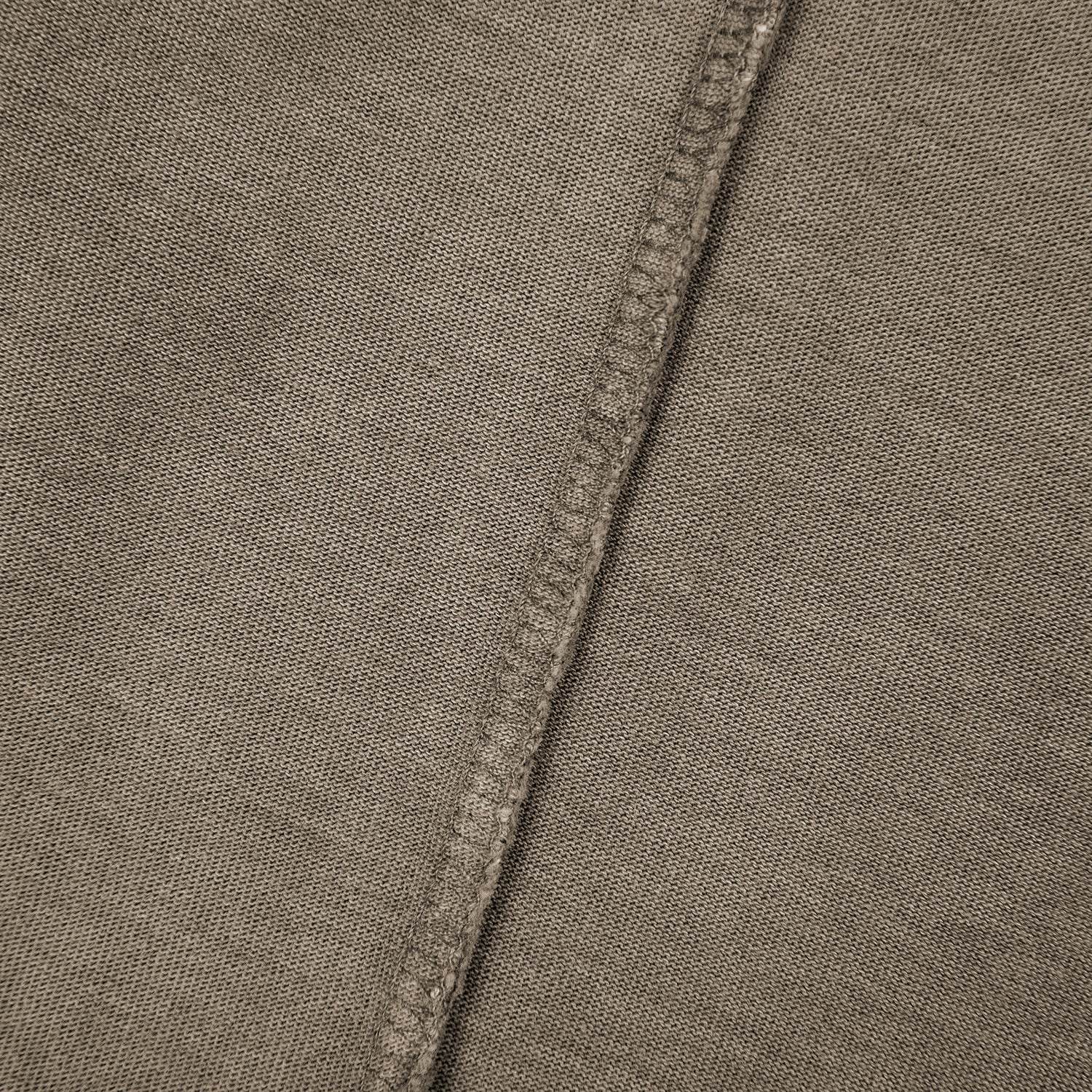 FearLessli Apperal unisex top stitching stone wash T-shirt fabric close-up.