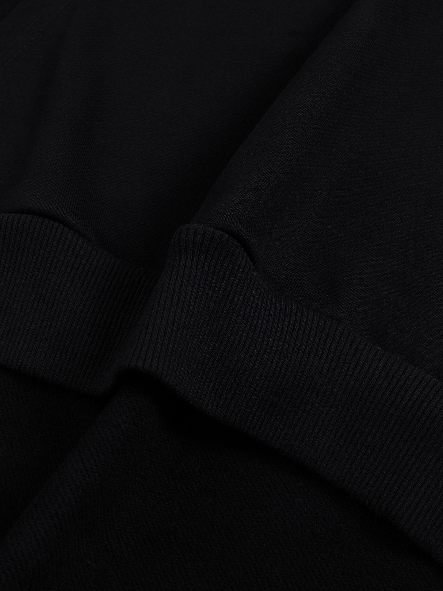 #FearlessHoodie,#OversizedHoodie,StreetwearFit,HeavyweightFleece,UnisexStyle,CozySeason,WinterFit,DailyEssentials,UrbanWear,StreetFashion