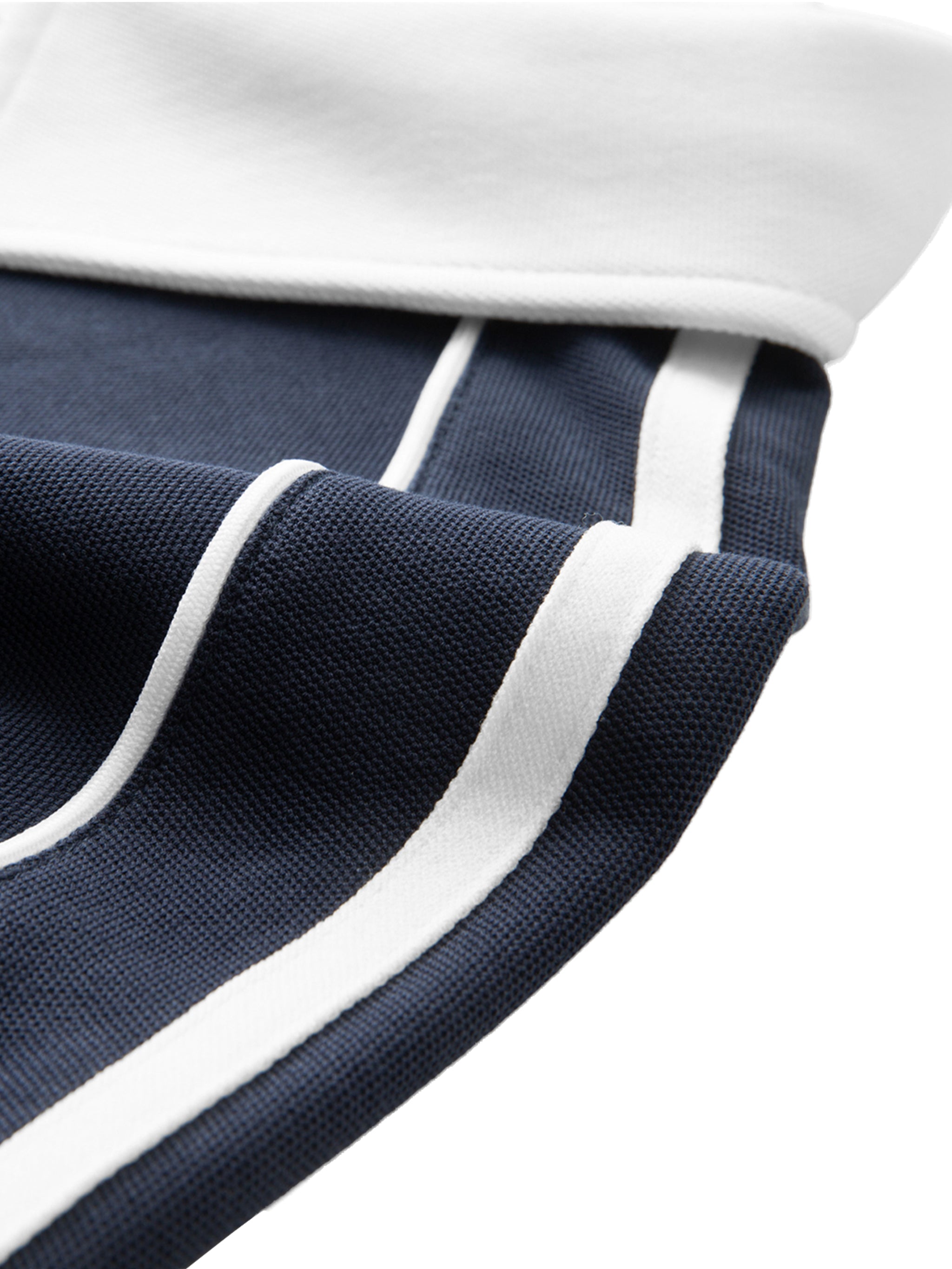 #FearlessApparel,#UnisexStyle,#LooseFitTee,#StreetwearVibes,#PreppyStyle,#CasualEssentials,#SpringSummerFit,#EverydayComfort,#SportyLook,#BackToSchoolStyle